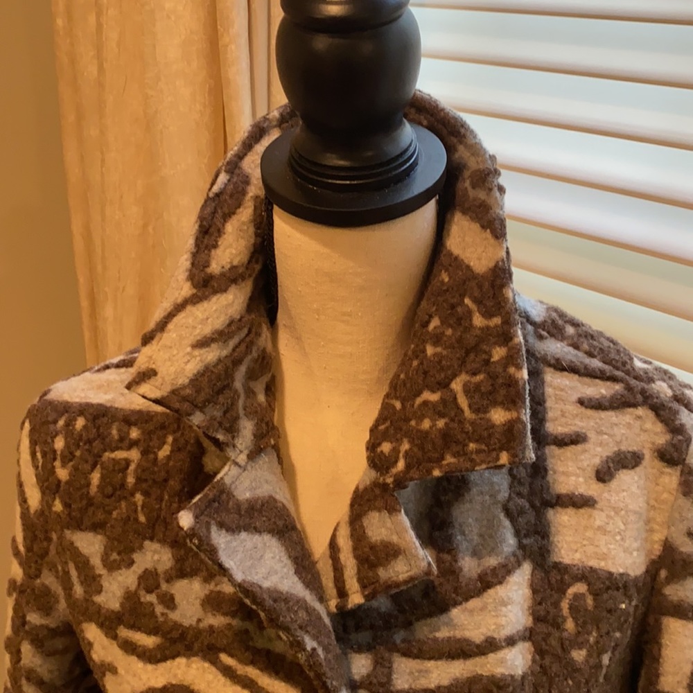 Beautiful wool coat! - Picture 2 of 2